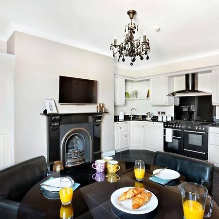 Central Harrogate Townhouse Apartment With Parking Exterior foto