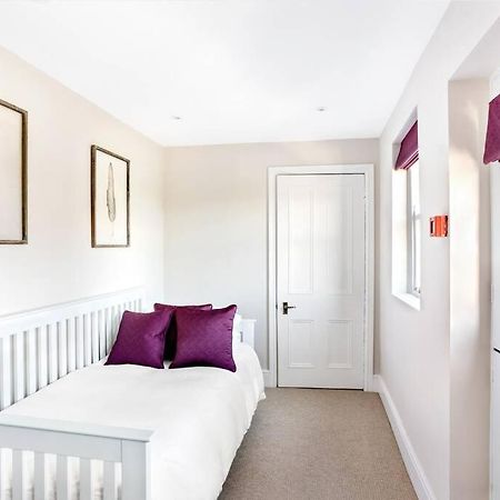 Central Harrogate Townhouse Apartment With Parking Exterior foto